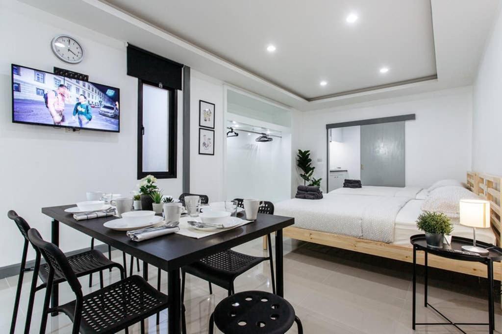 Apartamento P4 Silom Large 2Beds Full Kitchen Wifi 4-6Pax Bangkok Exterior foto